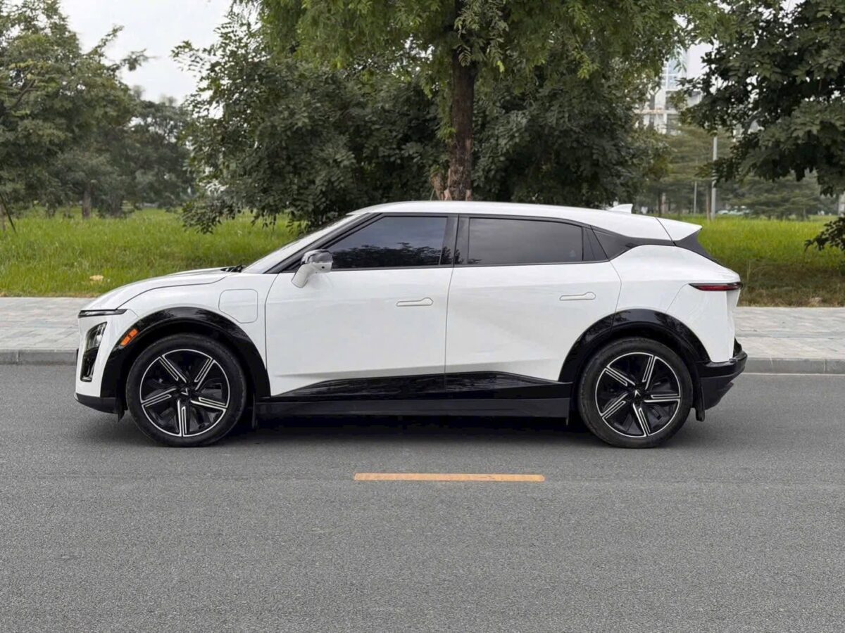 VinFast VF7