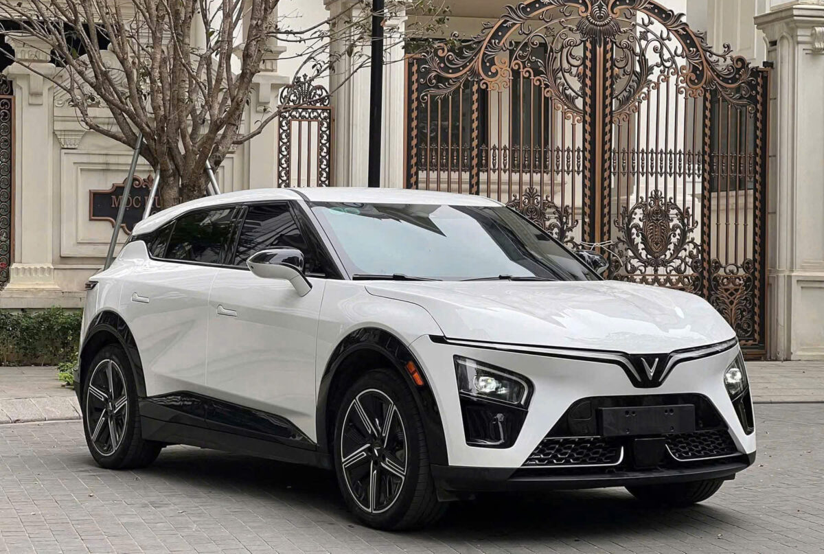 VinFast VF7