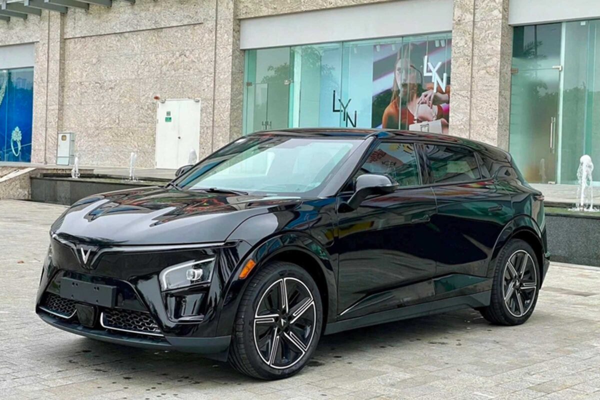 VinFast VF7