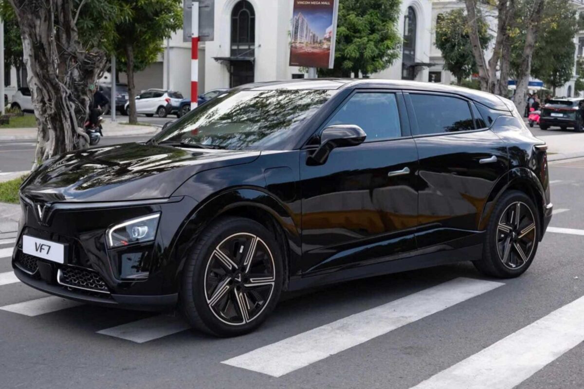 VinFast VF7
