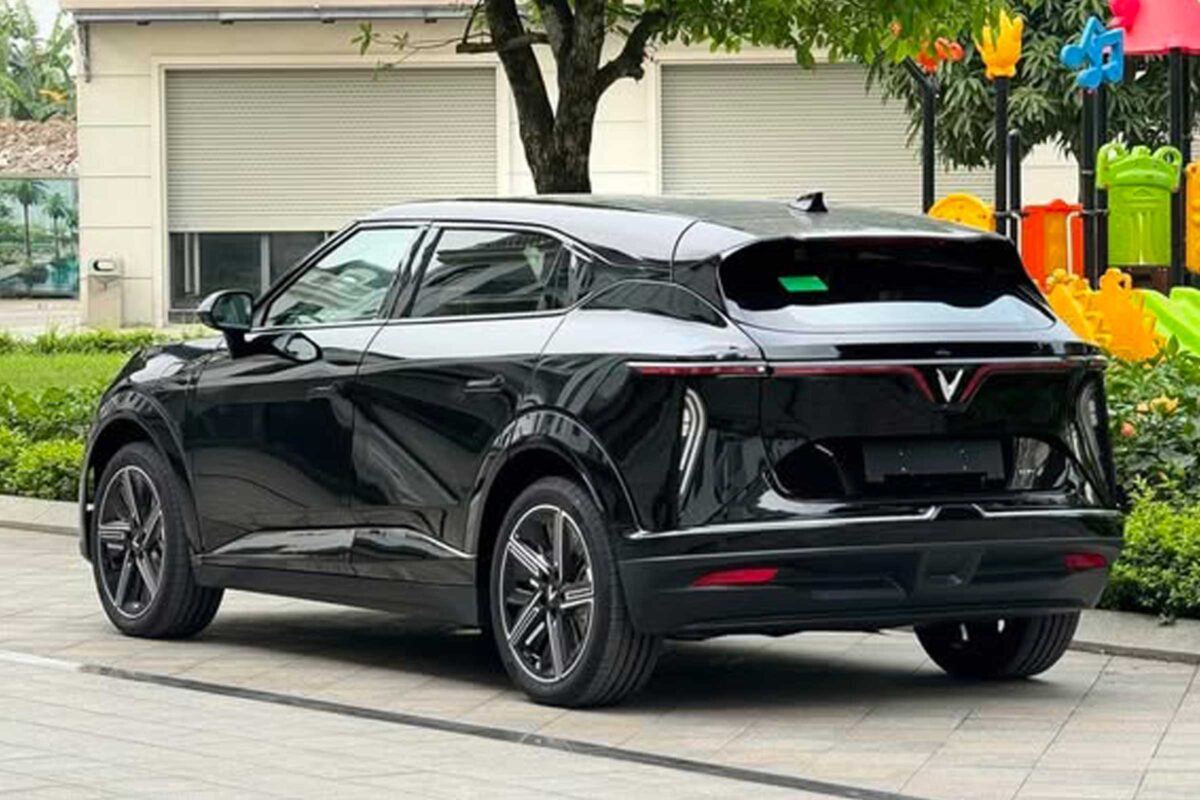 VinFast VF7