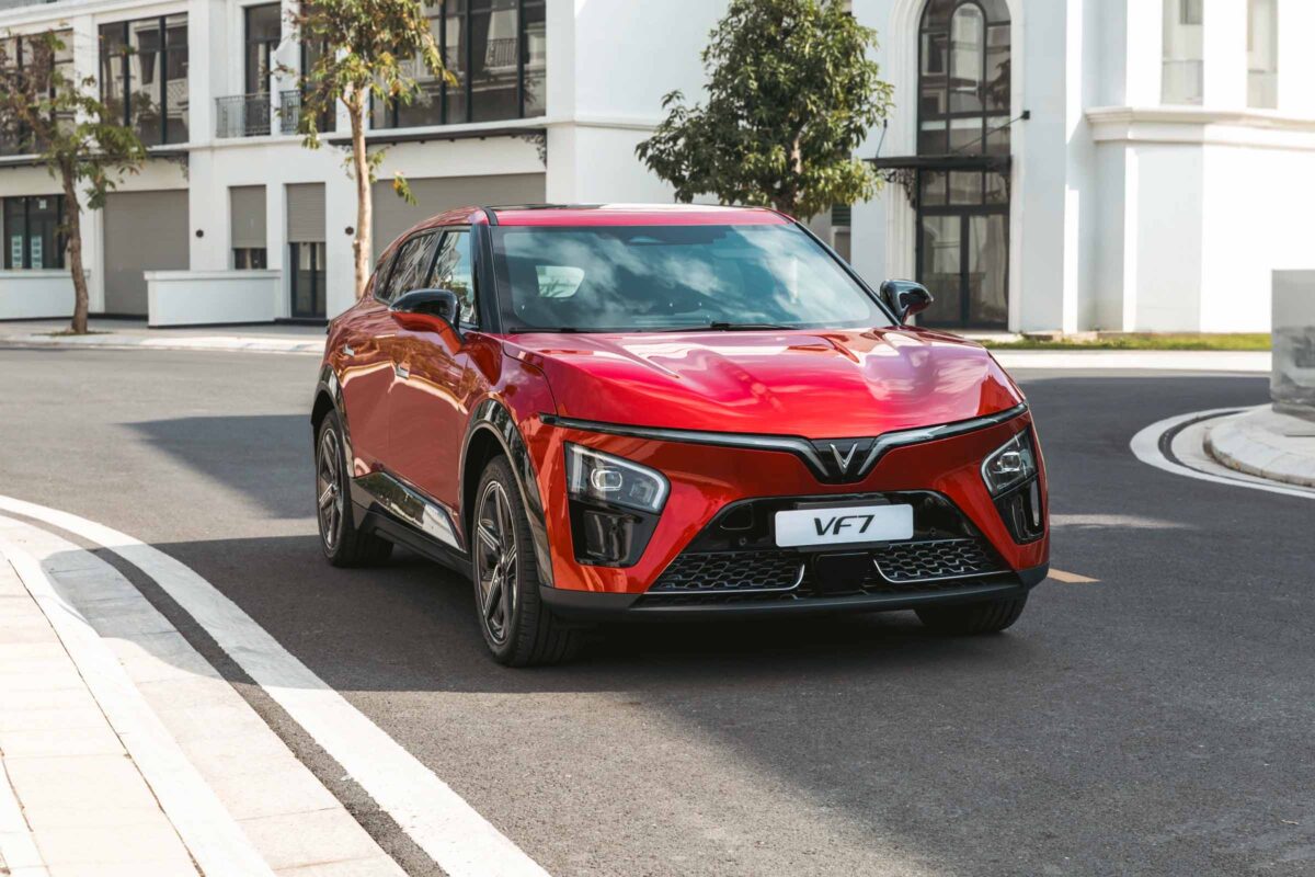 VinFast VF7