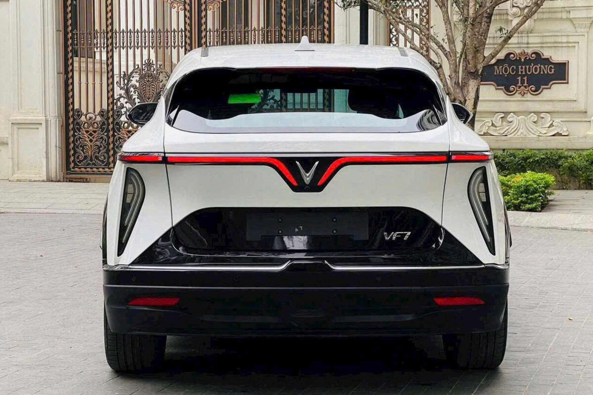 VinFast VF7