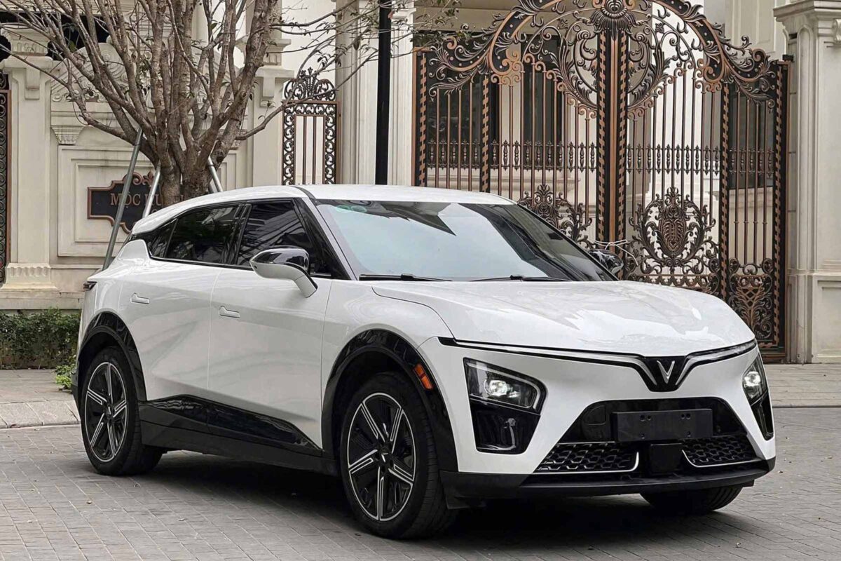 VinFast VF7
