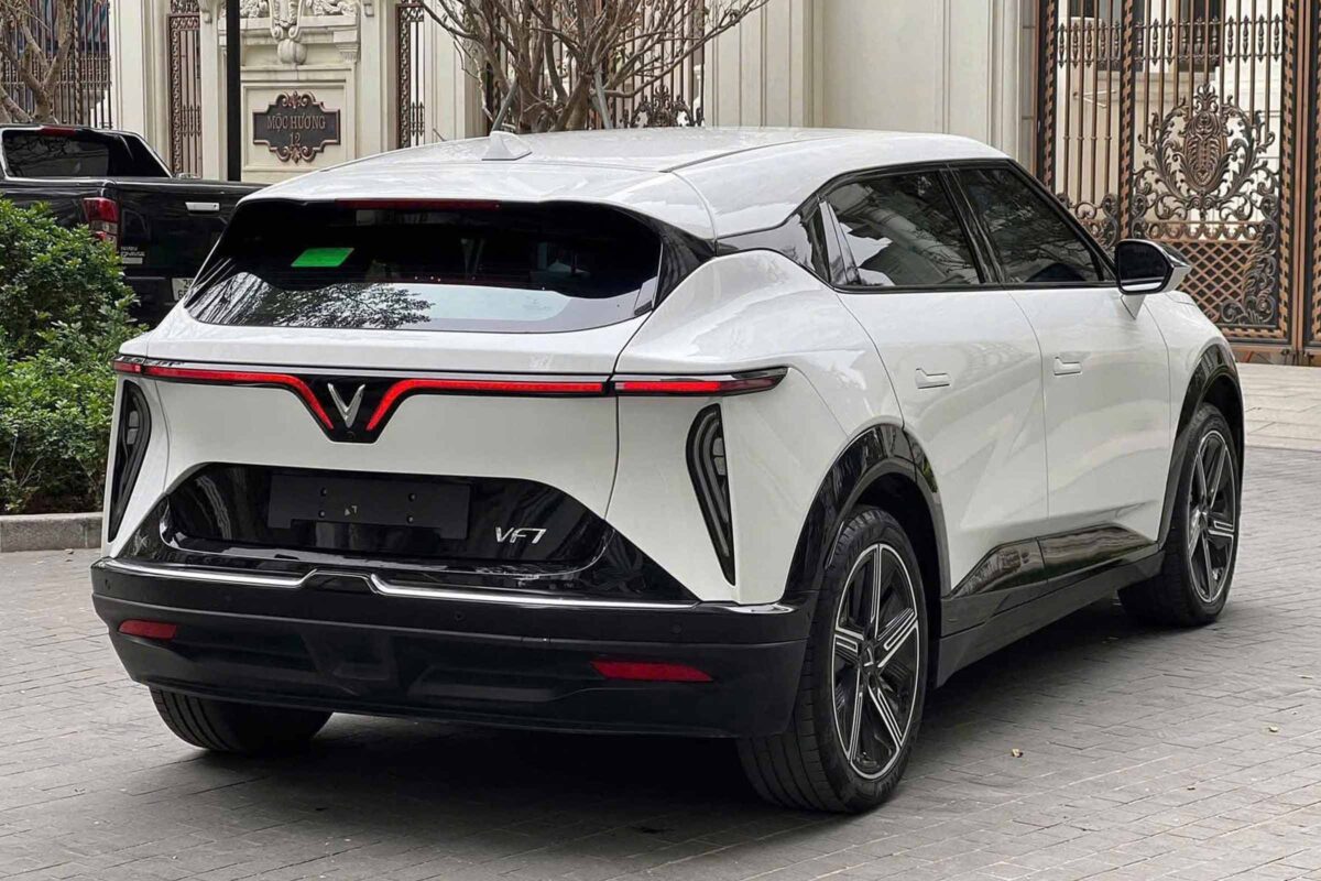 VinFast VF7