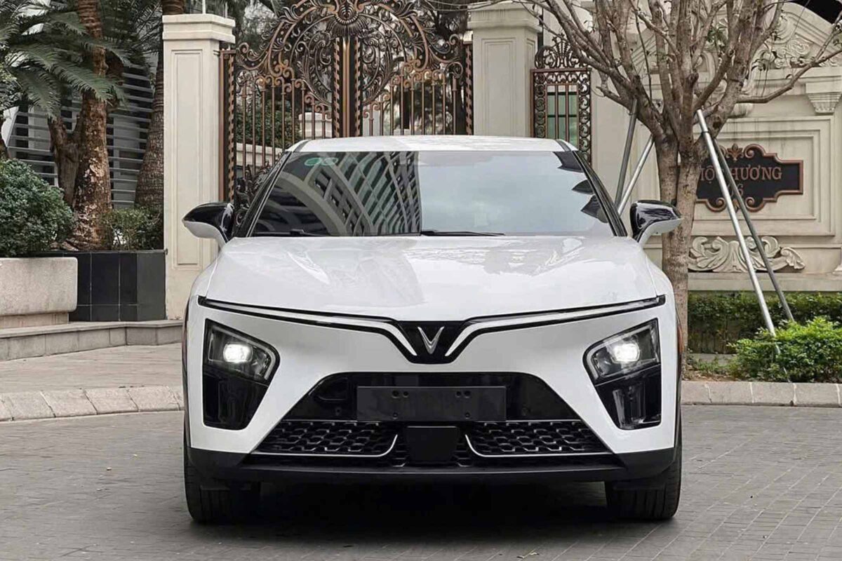 VinFast VF7