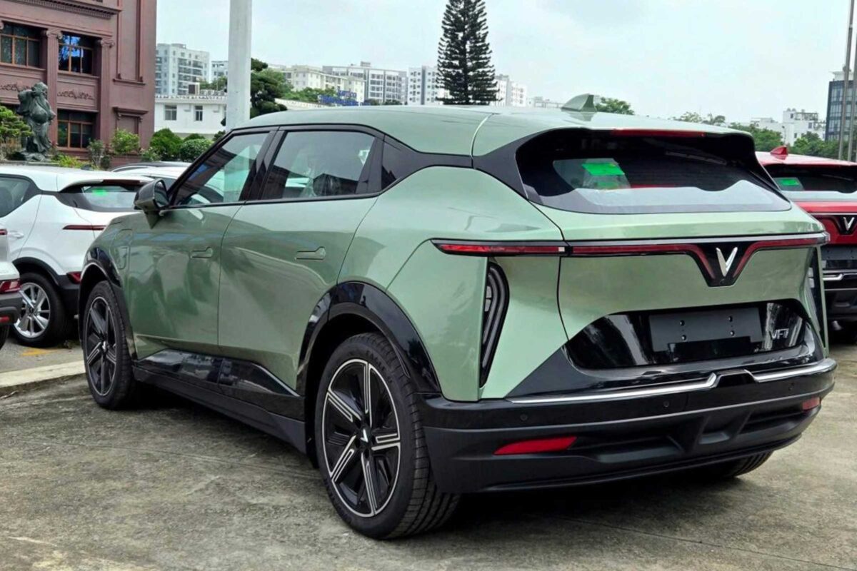 VinFast VF7