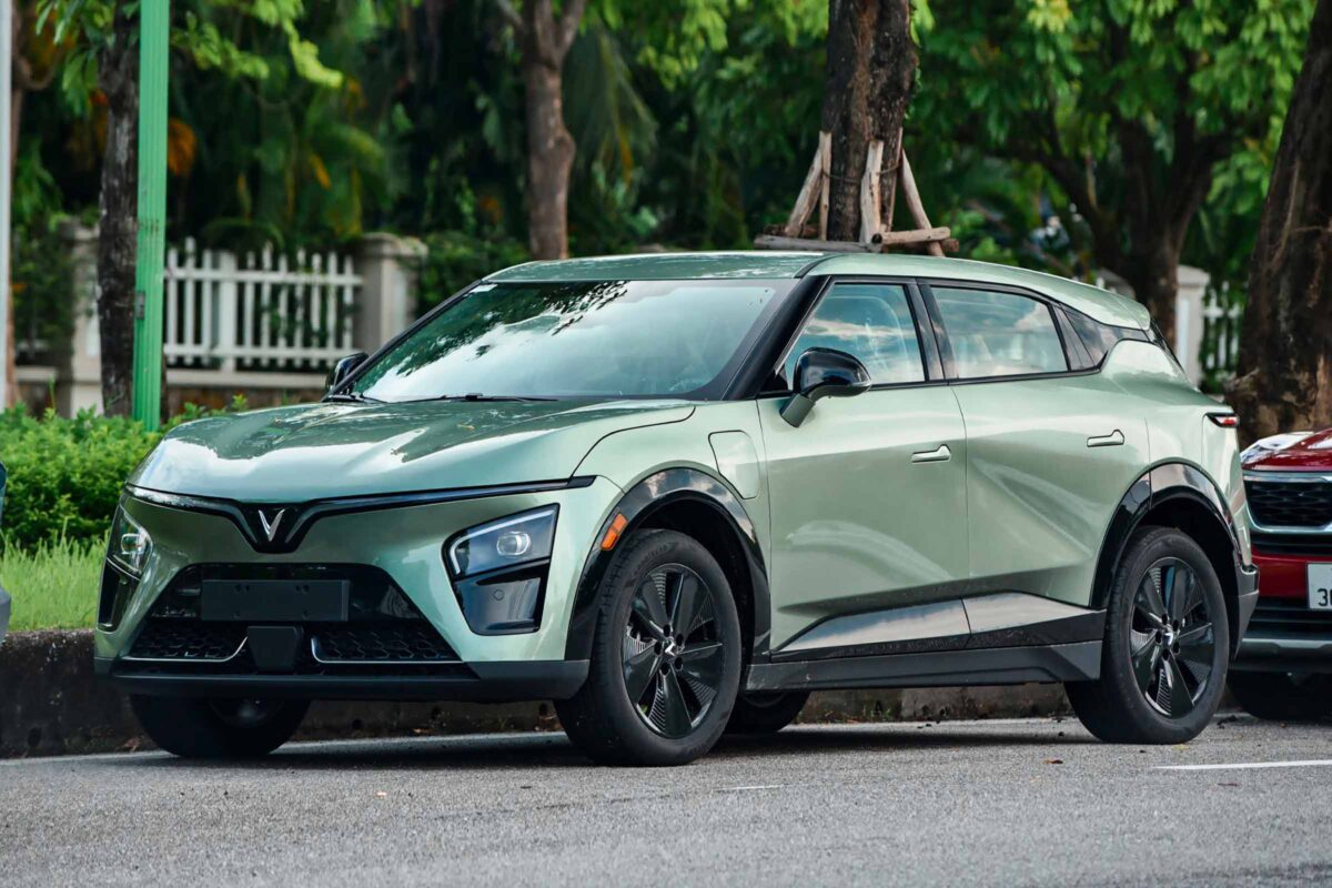 VinFast VF7