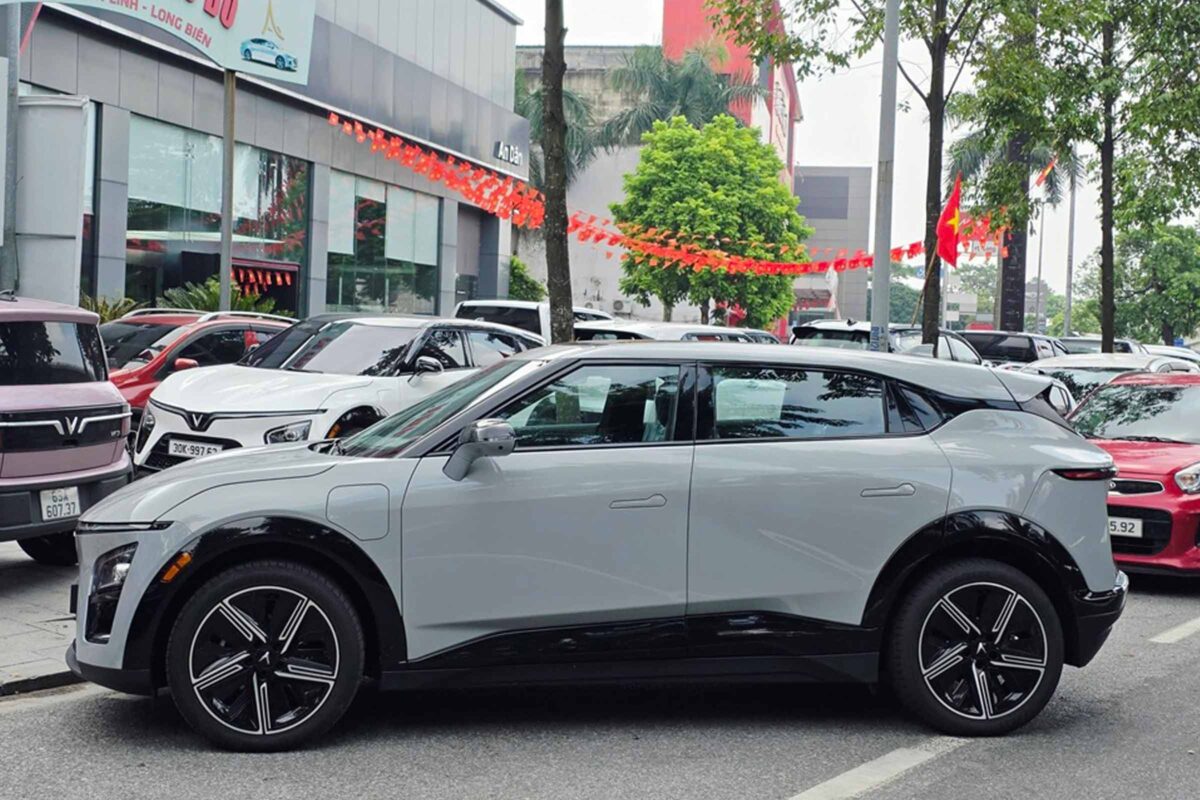 VinFast VF7