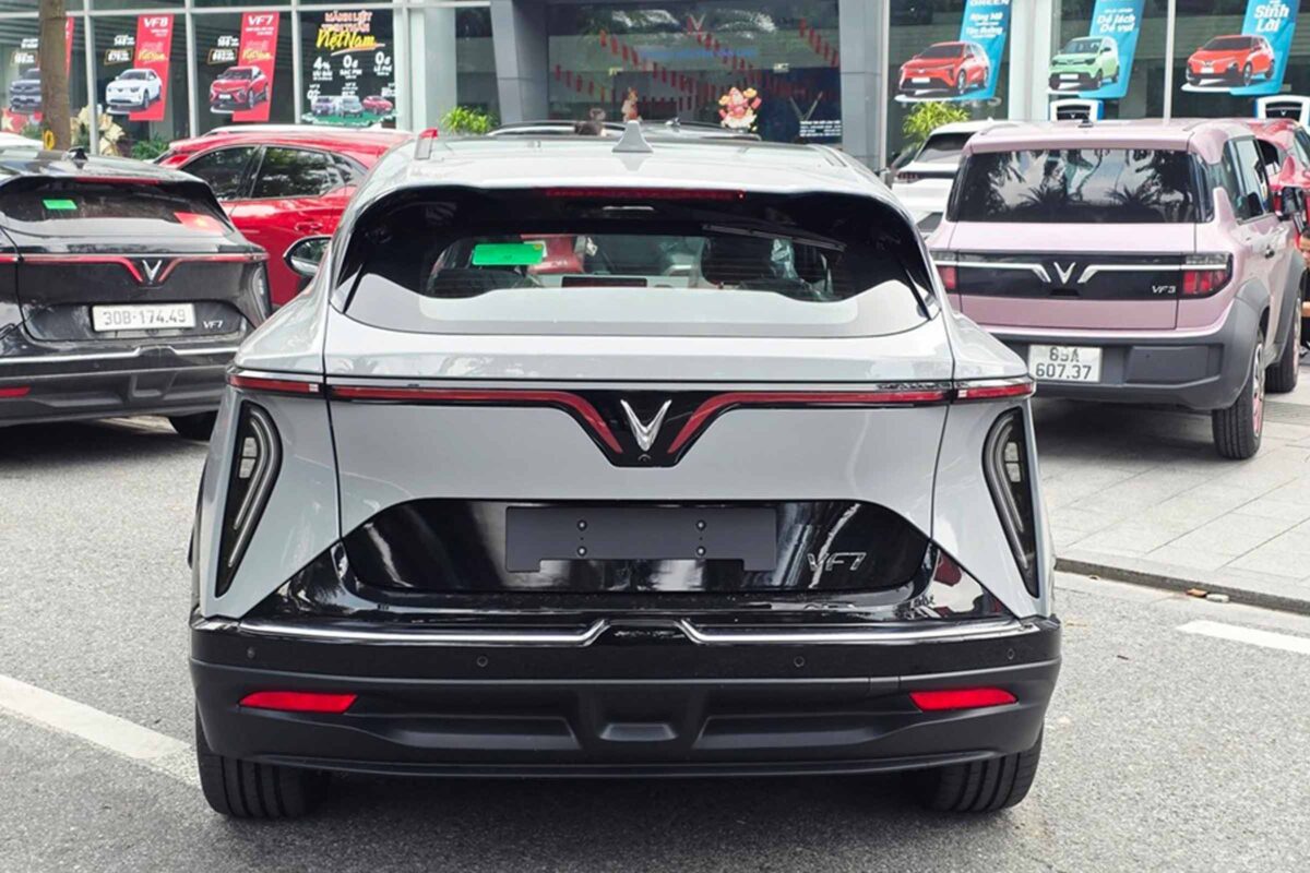 VinFast VF7