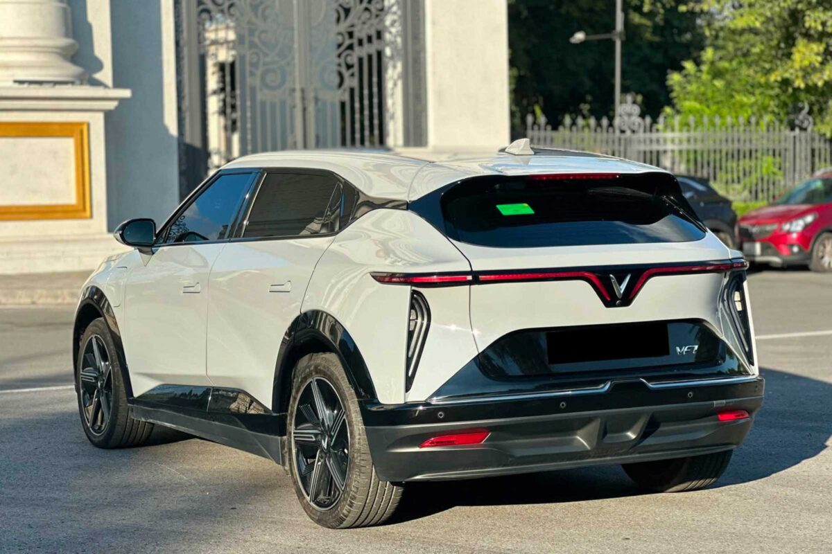 VinFast VF7