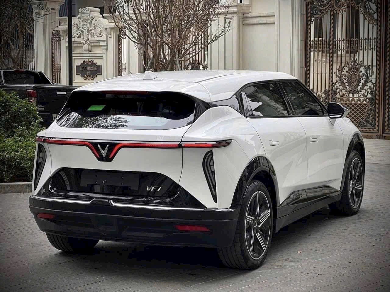 VinFast VF7