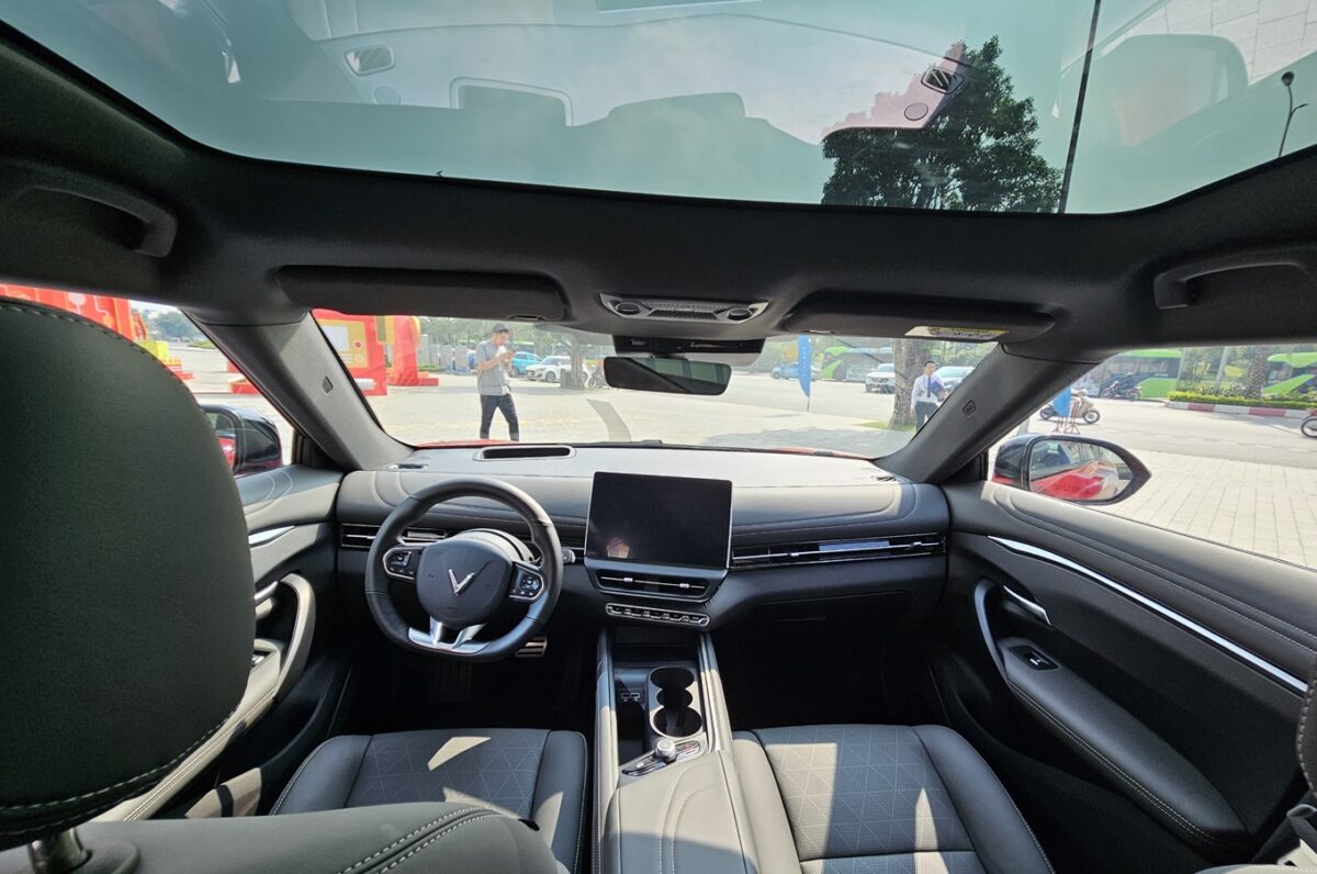 VinFast VF7