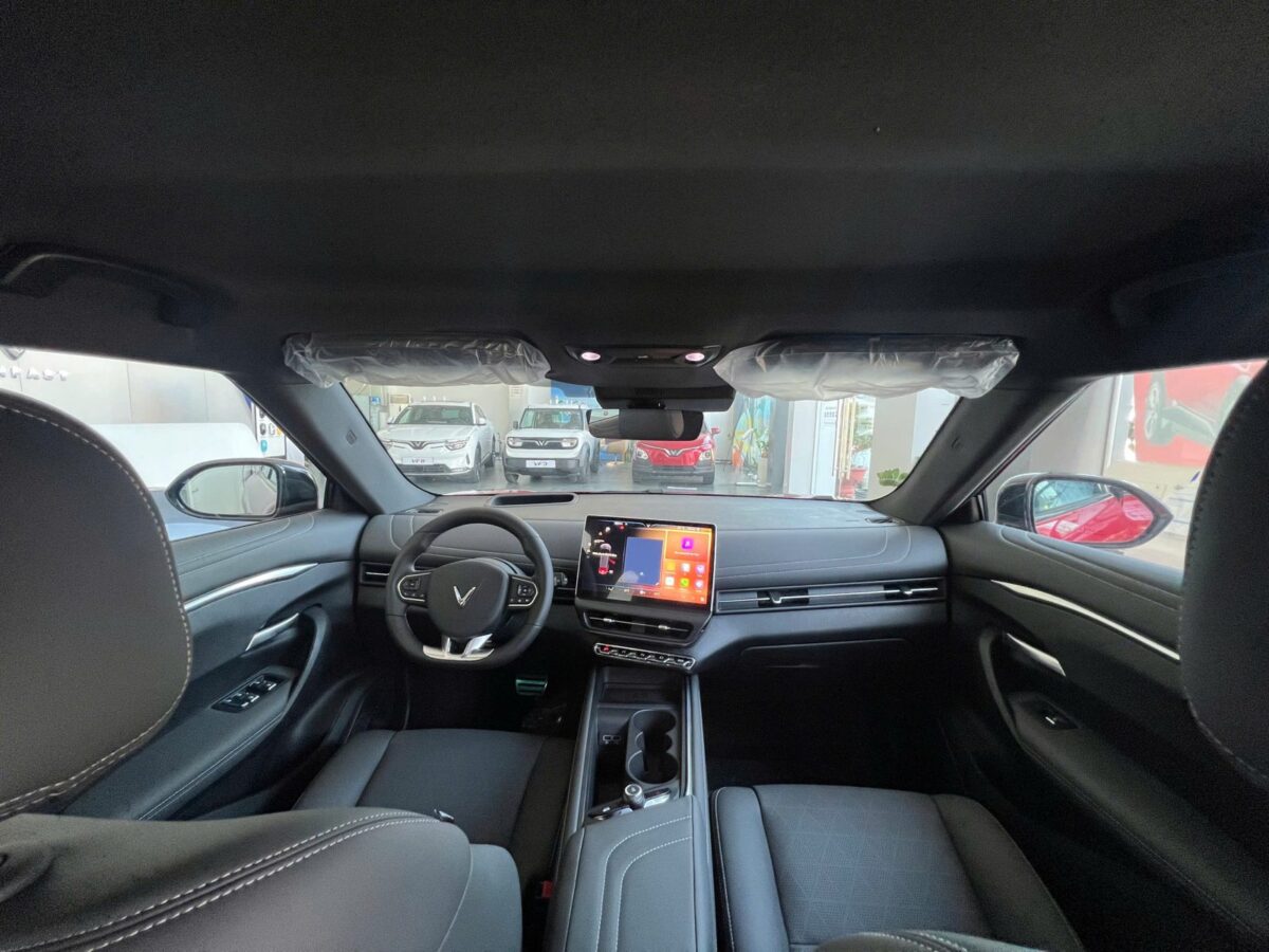 VinFast VF7