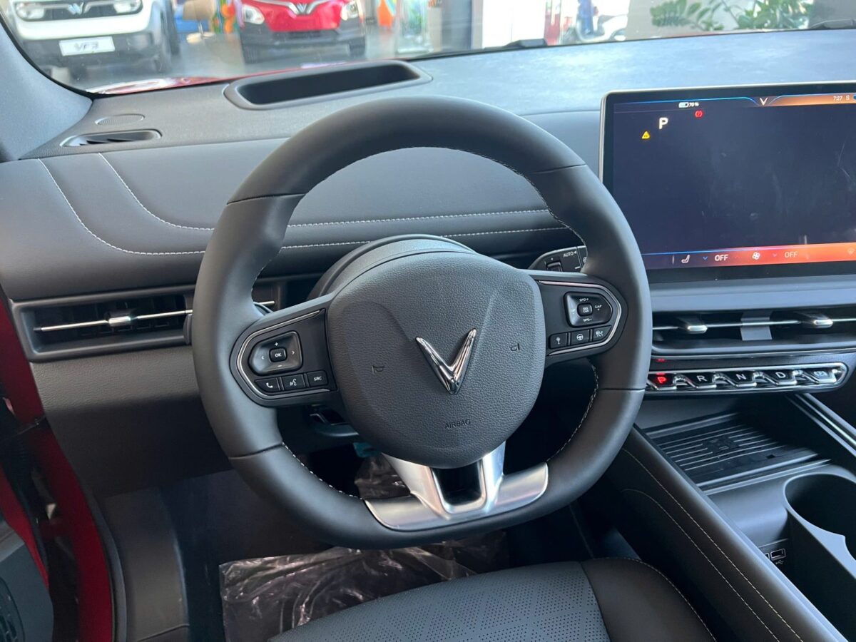 VinFast VF7